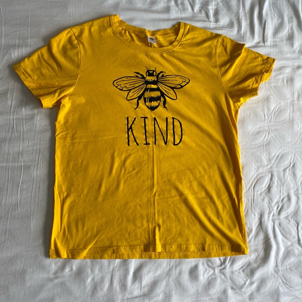 Yellow Bee Graphic Women’s T-Shirt